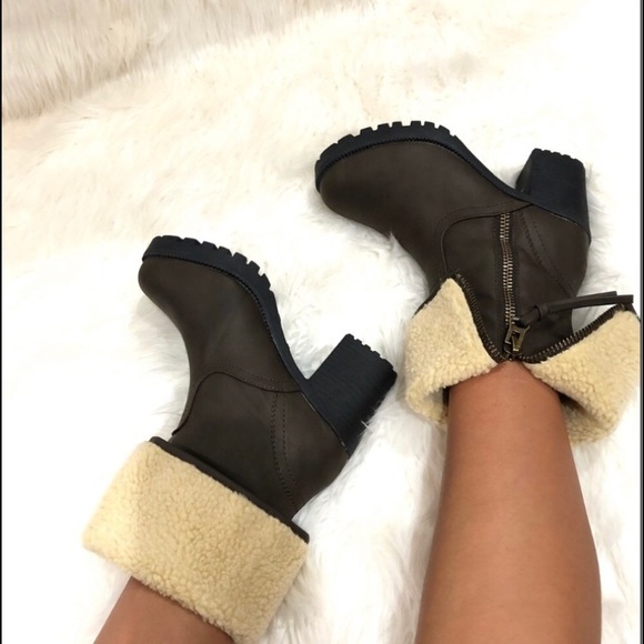 ❄️Beautiful booties ❄️ - Picture 2 of 8